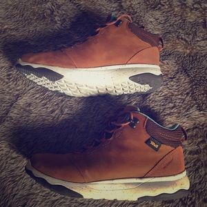 Teva Arrowood Mid Waterproof